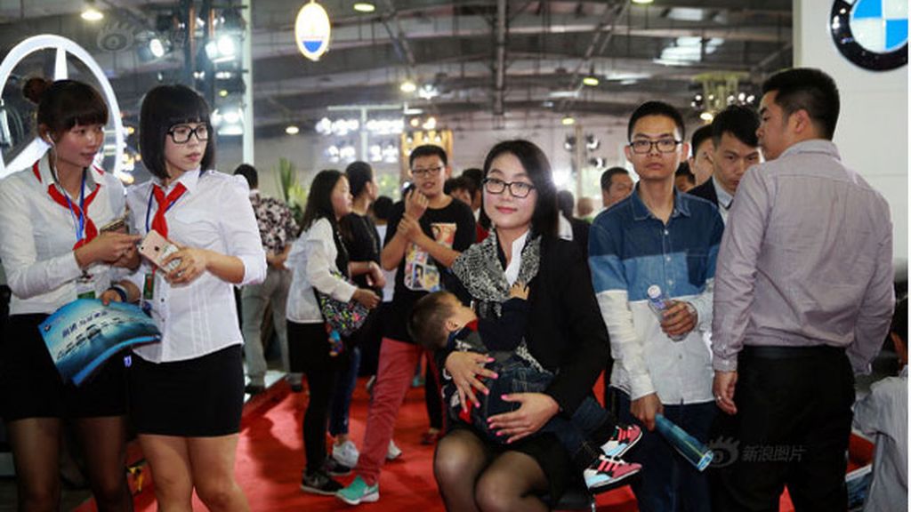 Miles de madres exigen una habitación, que no sea en los baños