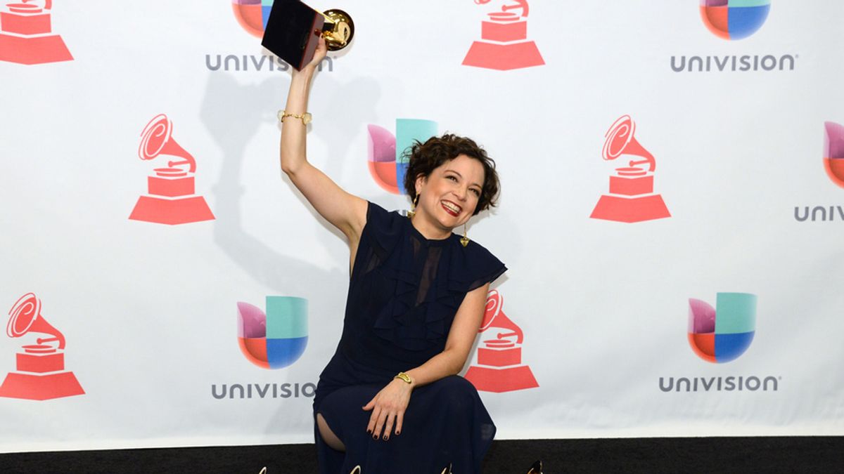 Natalia Lafourcade triunfa en los Grammy Latino