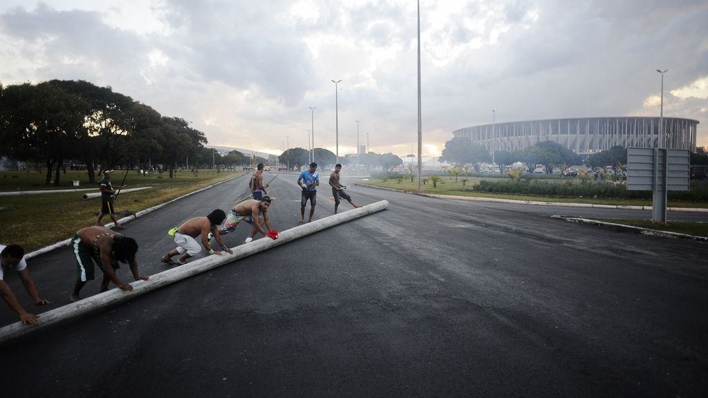 Graves incidentes entre Indígenas y Policía en el estadio de Brasilia