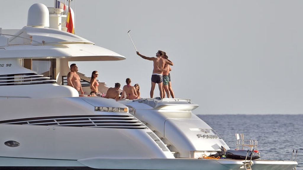 Se recupera de su lesión con su inseparable Ricardo Regufe y compañía