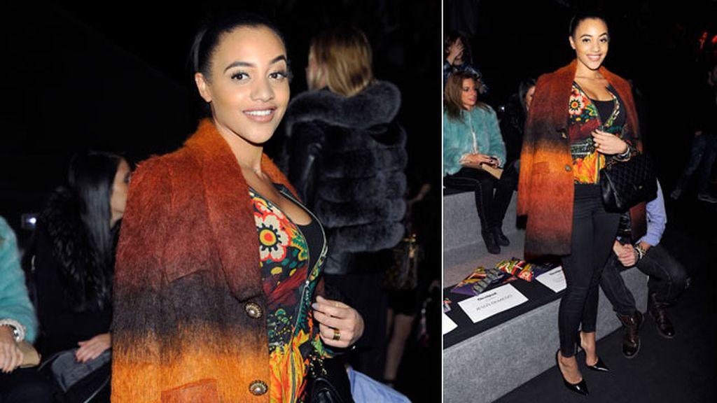 Amal Fashanuen el desfile de Desigual
