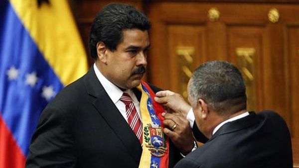 Nicolás Maduro, investido como presidente interino de Venezuela