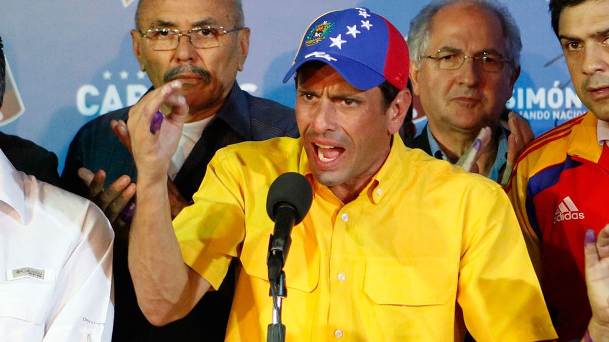 Henrique Capriles tras su discuros después de conocer los resultados electorales