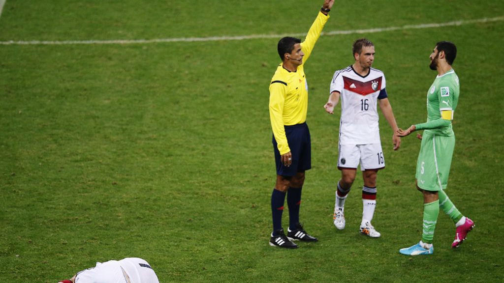 Un partido limpio en el que sólo Halliche y Lahm vieron la amarilla