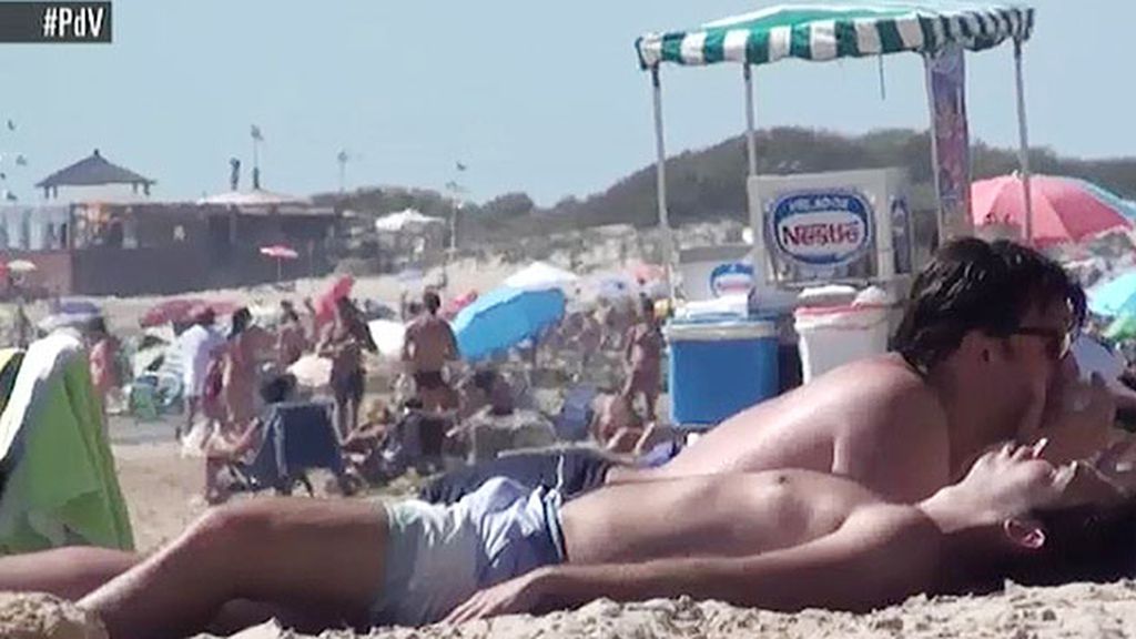 Alberto, muy relajado en la playa