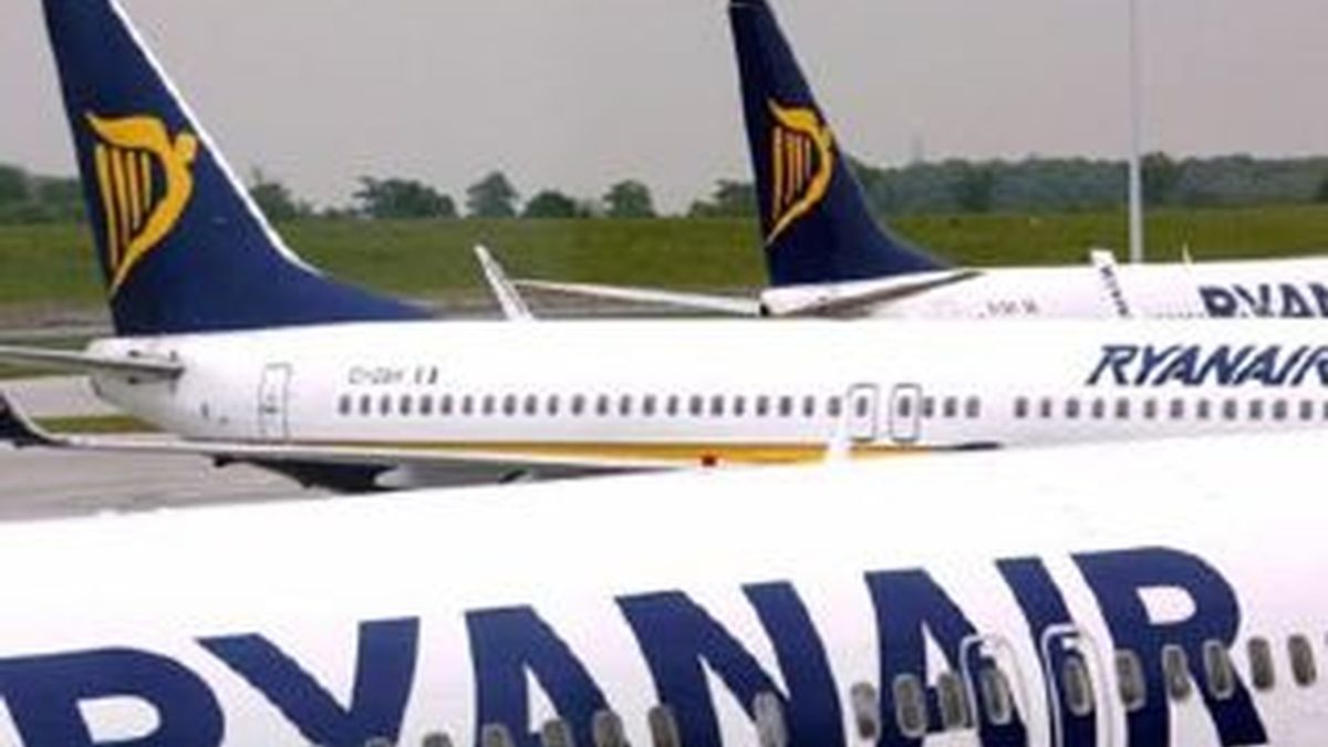 Ryanair los dejó en la isla equivocada y les dijo que se encargase de gestionar su conexión con Lanzarote. Foto: EFE