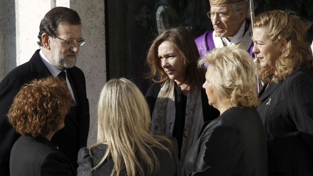 Rajoy saluda a las responsables de las asociaciones de víctimas