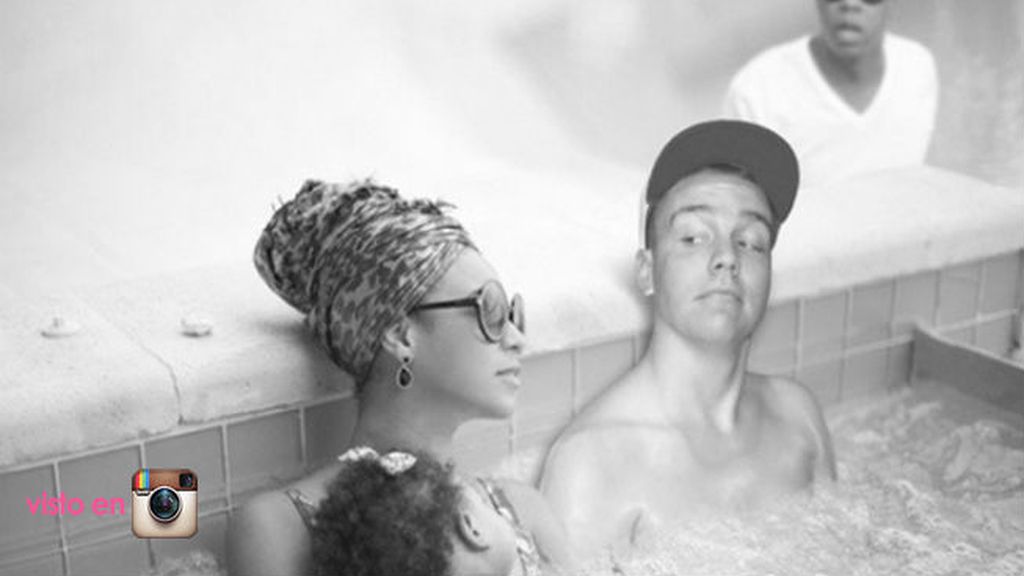 Jay Z no se libra del genial diseñador ni tomando un baño con la familia