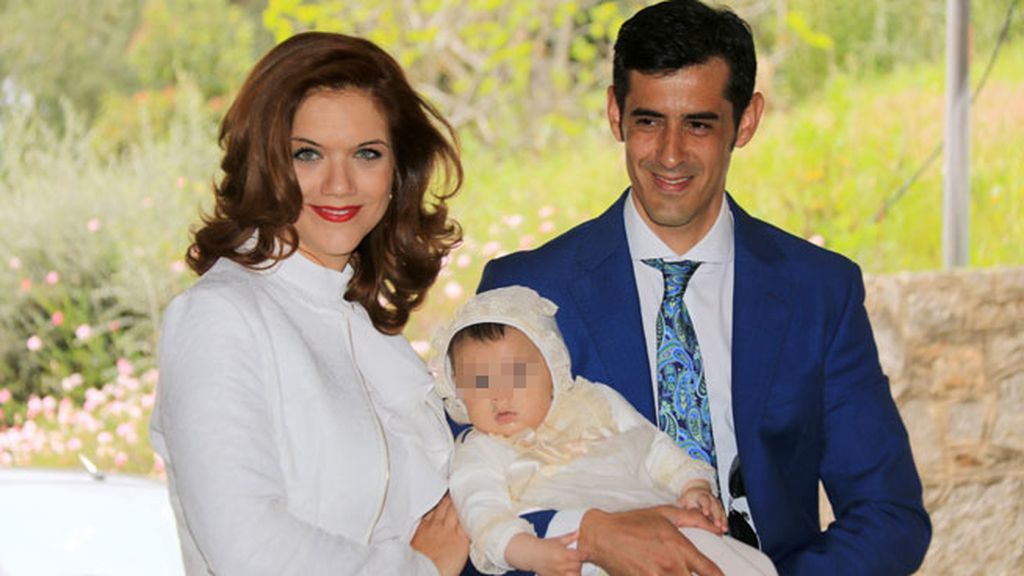 "Mi pequeña gran familia, OS ADORO", ha añadido la periodista