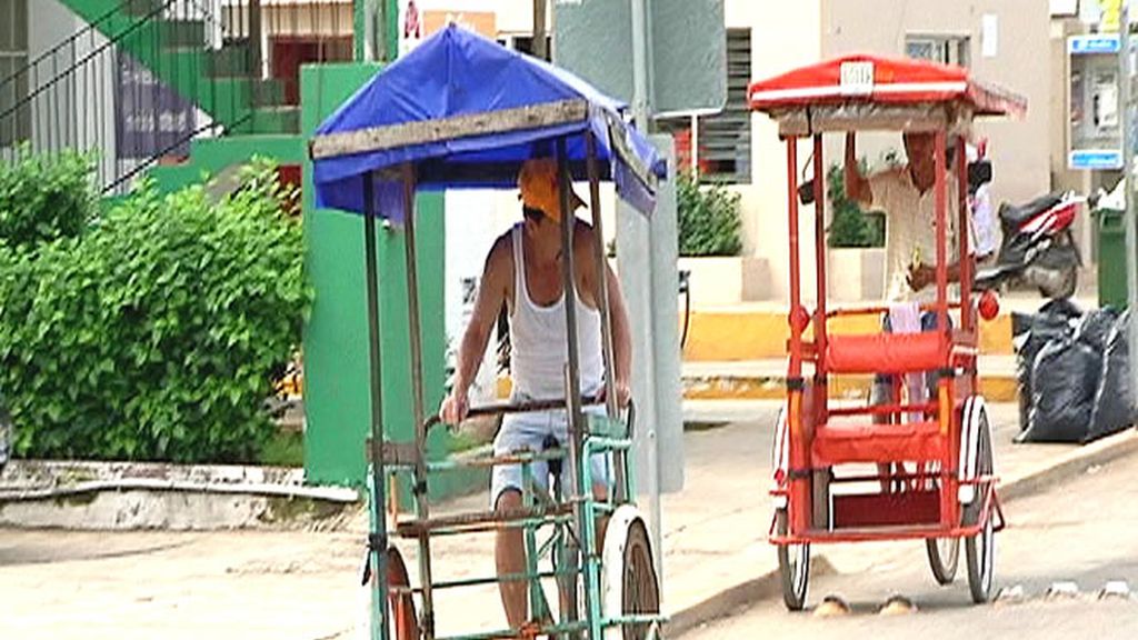 Moverse en estos curiosos carritos es lo más típico en las calles de México