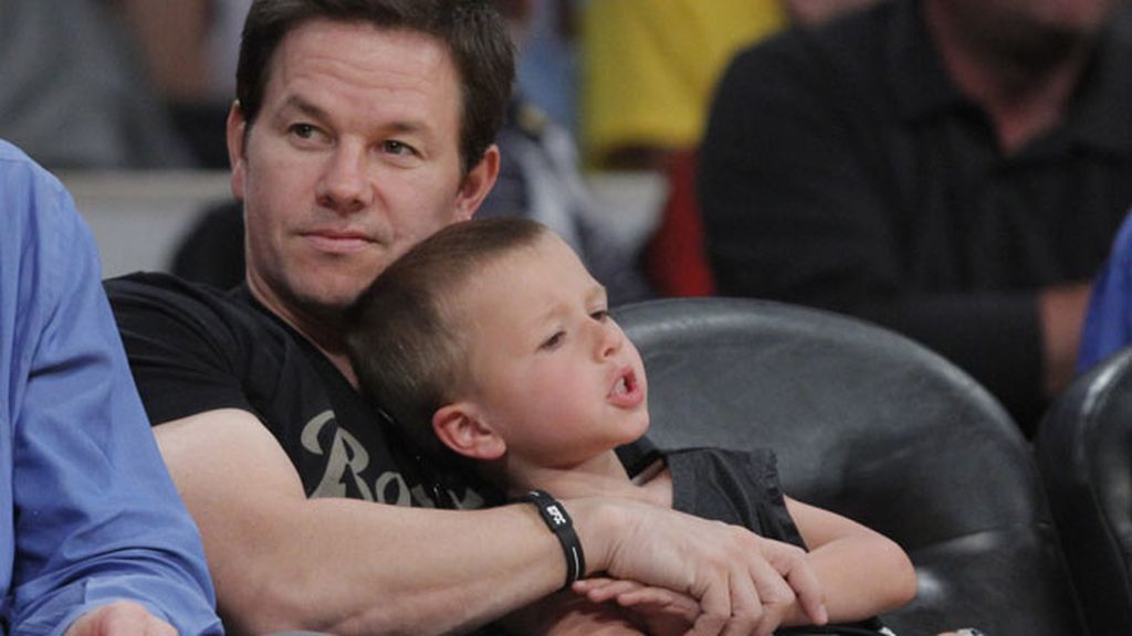Mark Wahlberg con Michel, el segundo de sus cuatro hijos