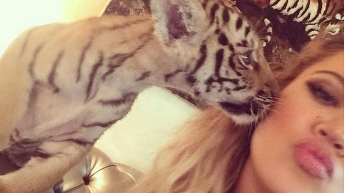 Khloe Kardashian enfada a sus fans con su foto con un bebé león
