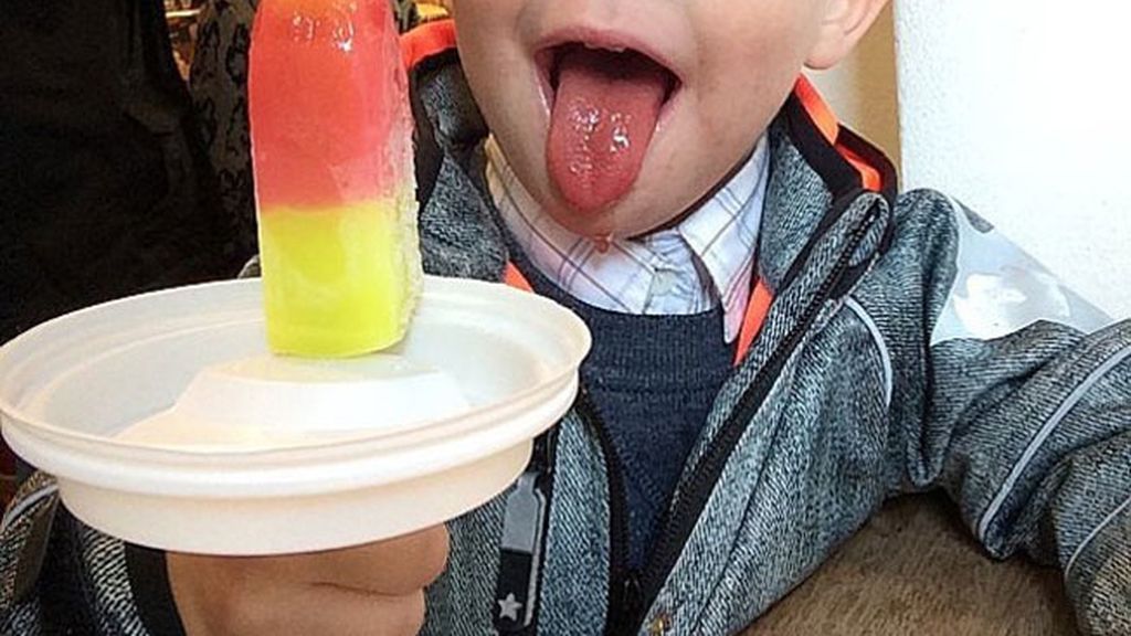 9. Utiliza una tapa de café para ponerla debajo de su helado, así no se manchará