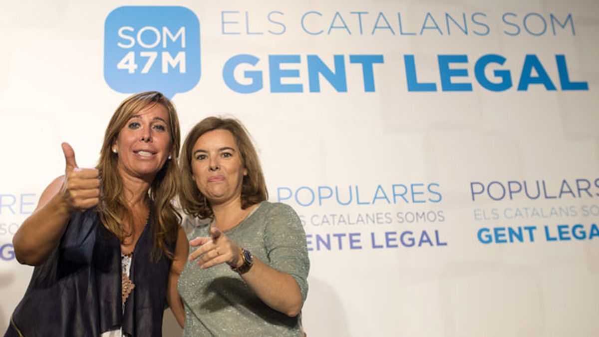 La líder del PP catalán, Alicia Sánchez Camacho, junto a Soraya Sáenz de Santamaría en la Convención del PP catalán en Badalona