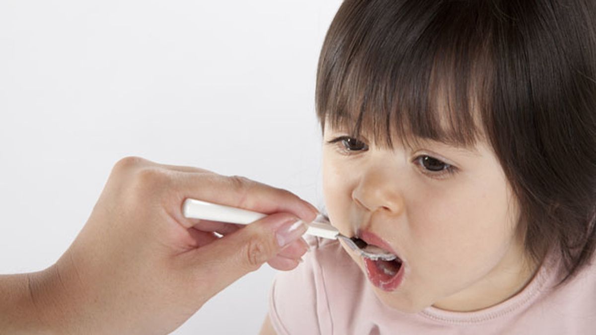 Los bebés que comen en la mesa con sus padres tienen un mayor desarrollo verbal