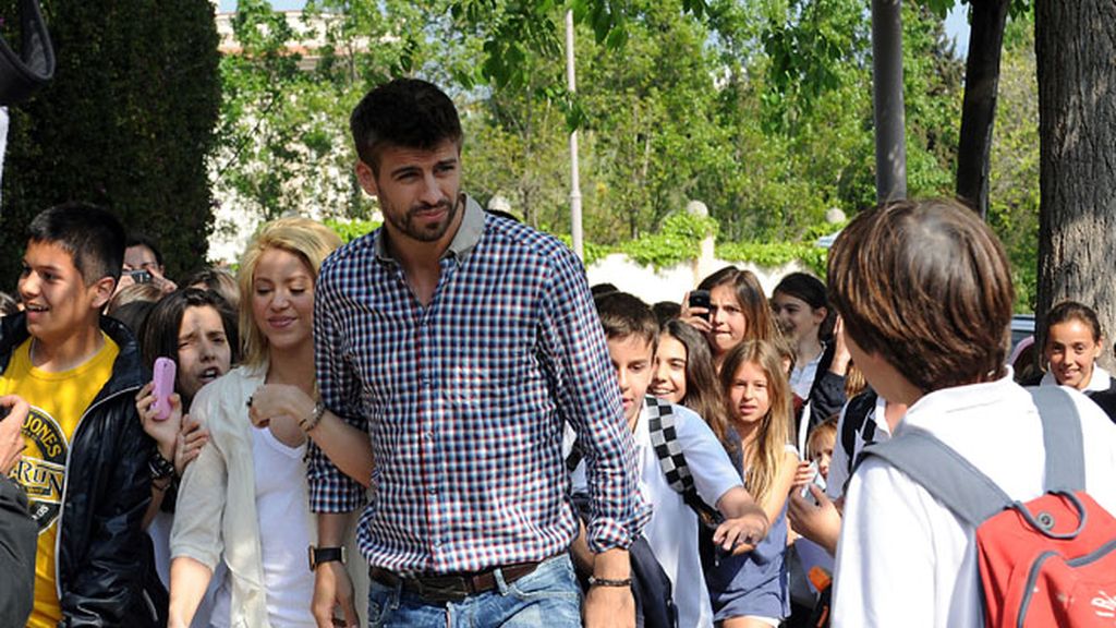 Shakira y Piqué pasean su amor por las calles de Barcelona