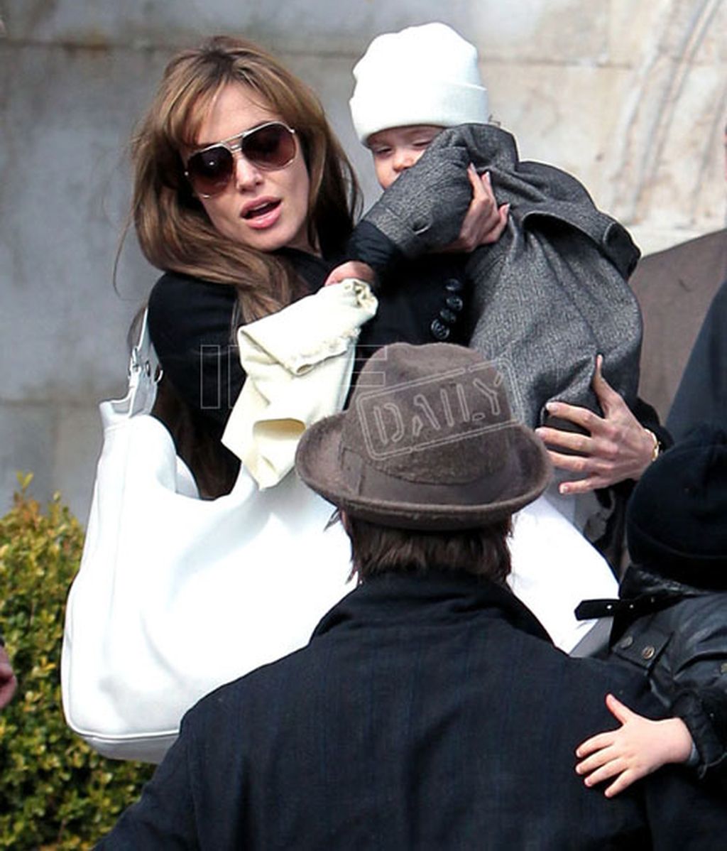 Jolie y Pitt, de excursión con los mellizos