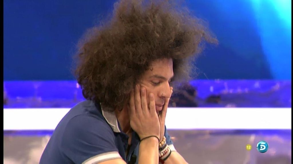 La presentadora desaloja el plató para quedarse sola con el 'pelocho'