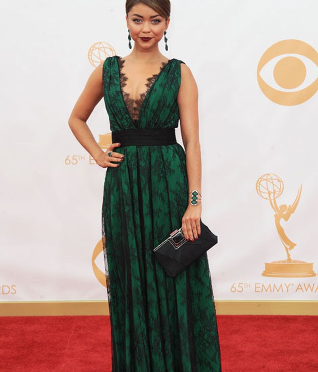 Sarah Hyland lució un favorecedor vestido verde