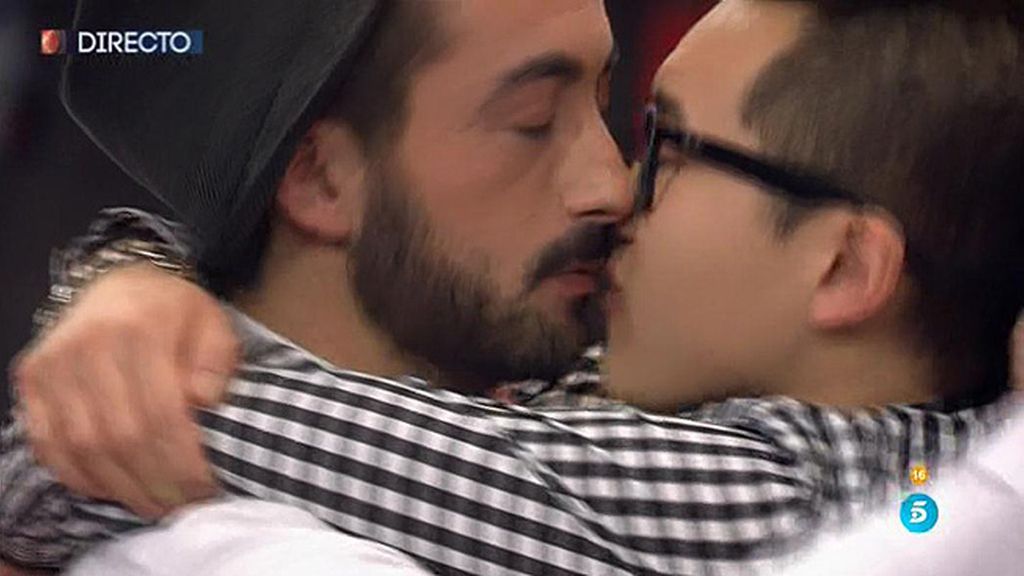 Muchos abrazos y casi algún beso en su despedida