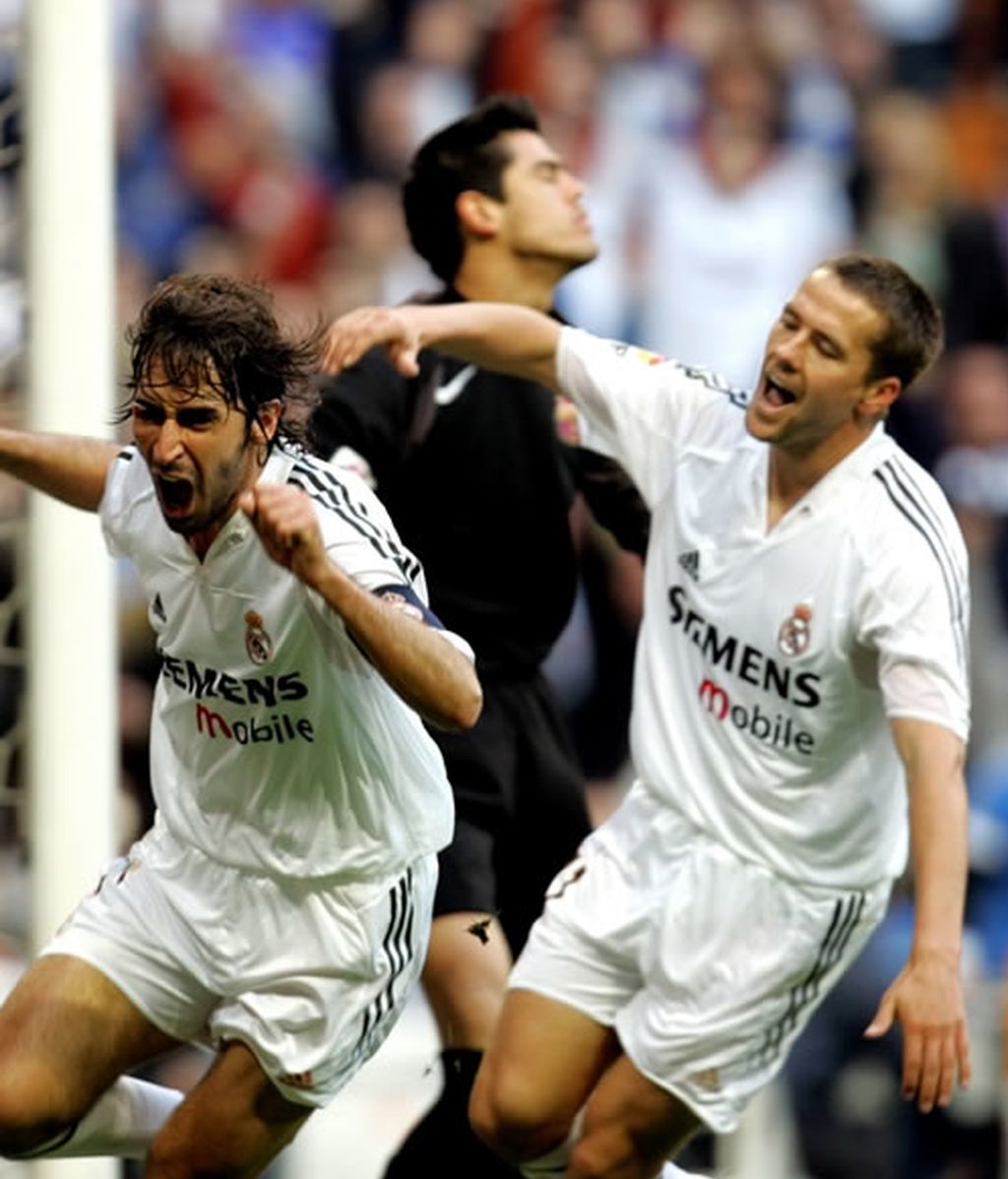 En abril del 2005 el capitán del Real Madrid y Owen celebran un gol contra el Barça
