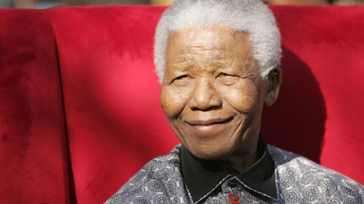 Nelson Mandela continua en el hospital