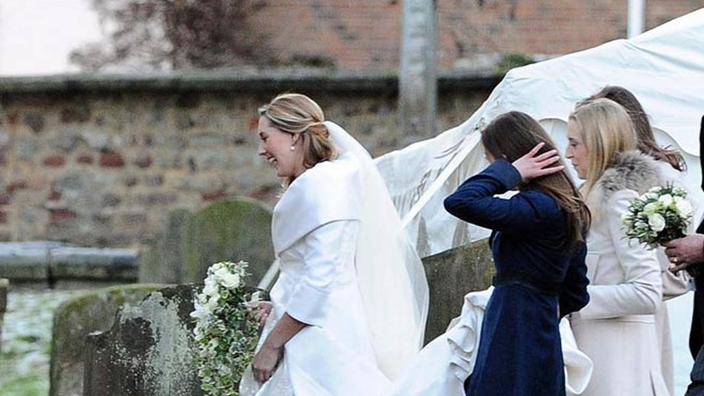 El Príncipe Guillermo y Kate Middleton toman nota en la boda de unos amigos