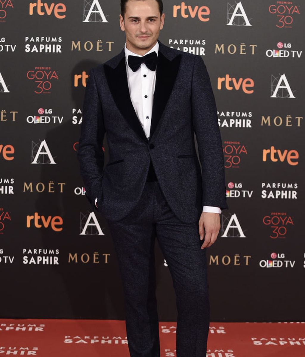 Asier Etxeandia eligió un traje en tonos azules