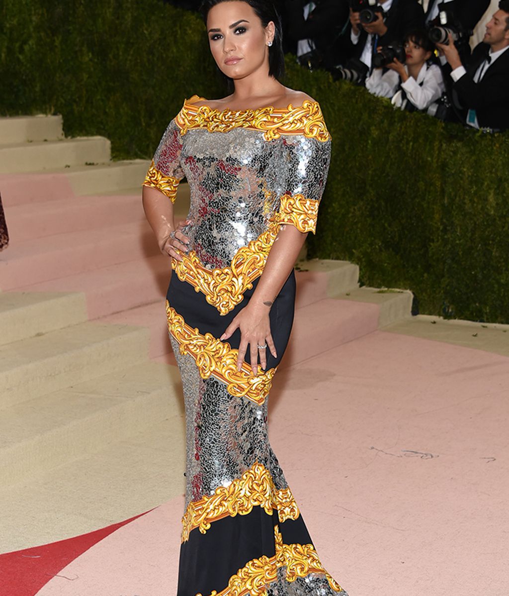 Demi Lovato vestida de Jeremy Scott