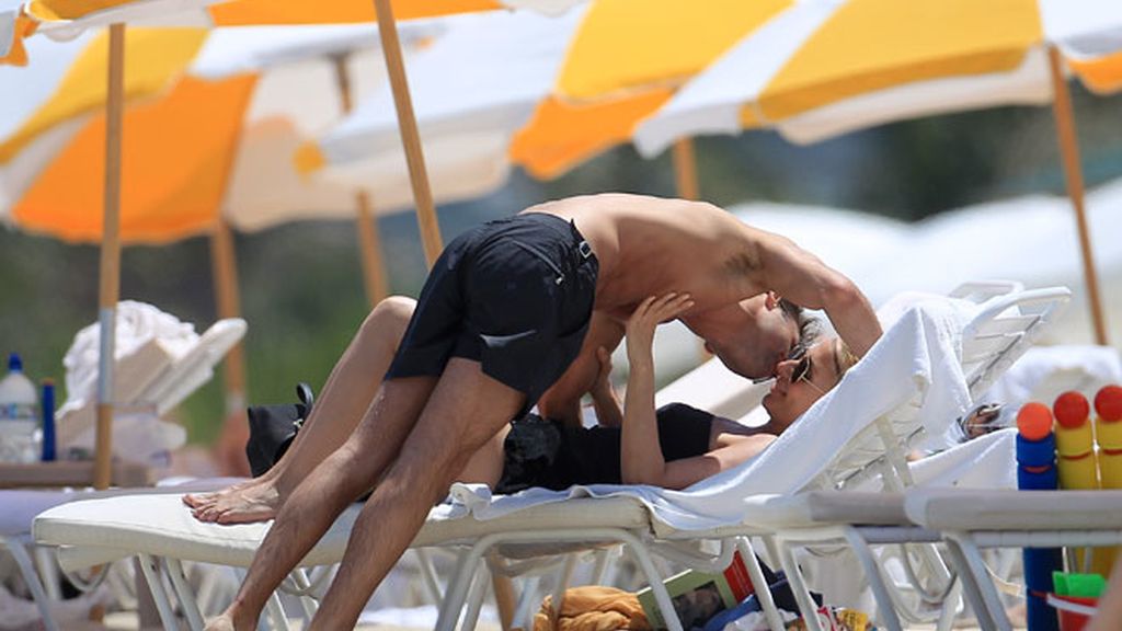 Marta Sánchez y Hugo Castejón, besos y arrumacos en Miami