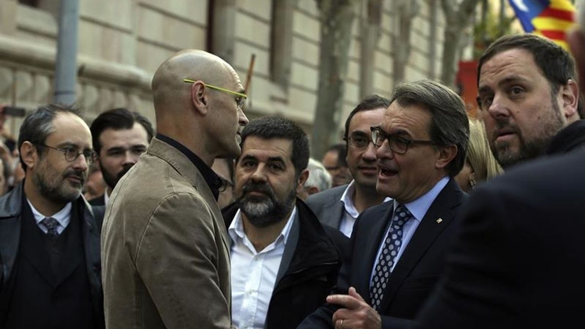 Raul Romeva saluda a Artur Mas a las puertas del TSJC