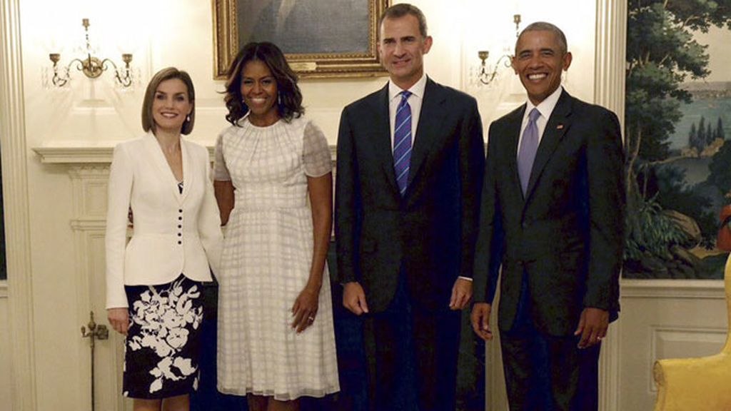 Vestido de neopreno, tacones traicioneros... El 'look' de Letizia en la Casa Blanca