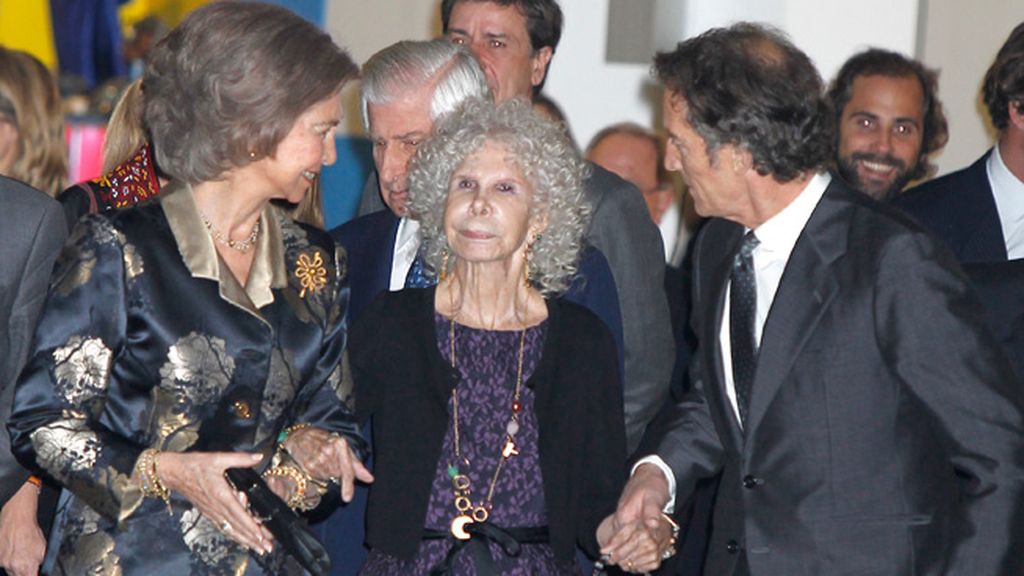 Alfonso Díez, atento a su esposa