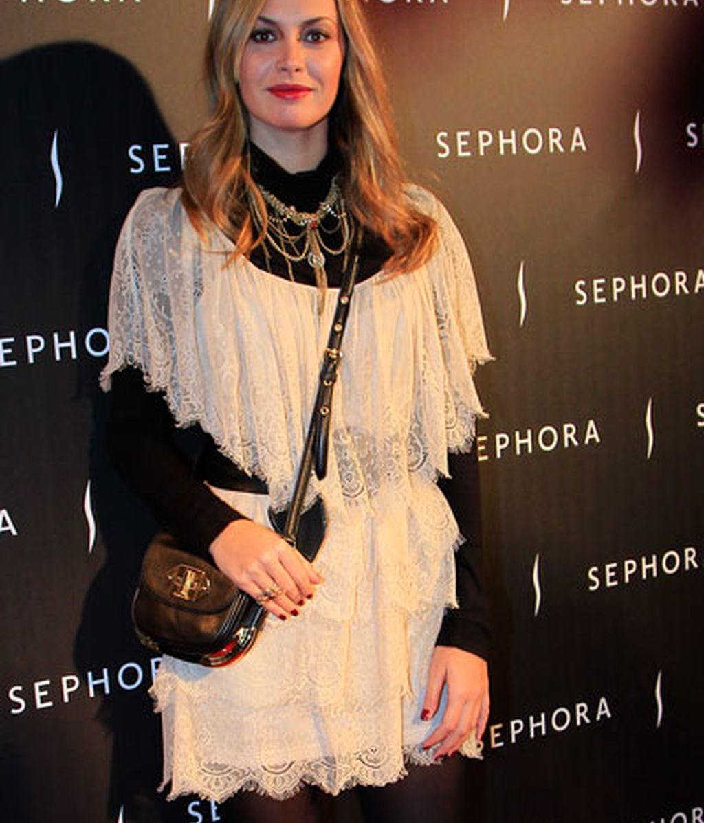 Amaia Salamanca vuelve de visita a España