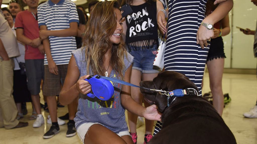 La presentadora ha vuelto de 'Supervivientes' muy sonriente