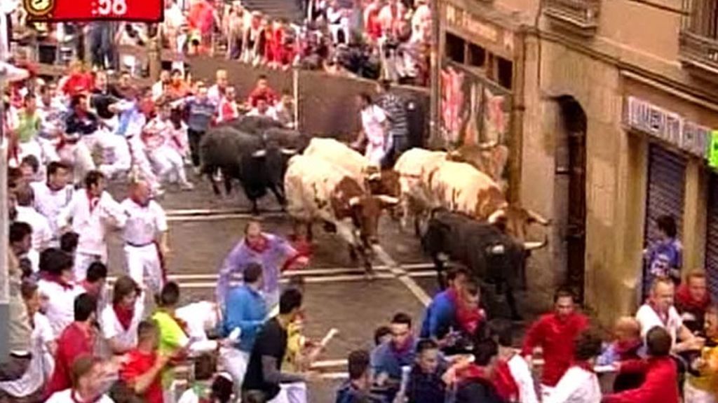 Al igual que en días anteriores los toros no resbalaron en la curva de Mercaderes