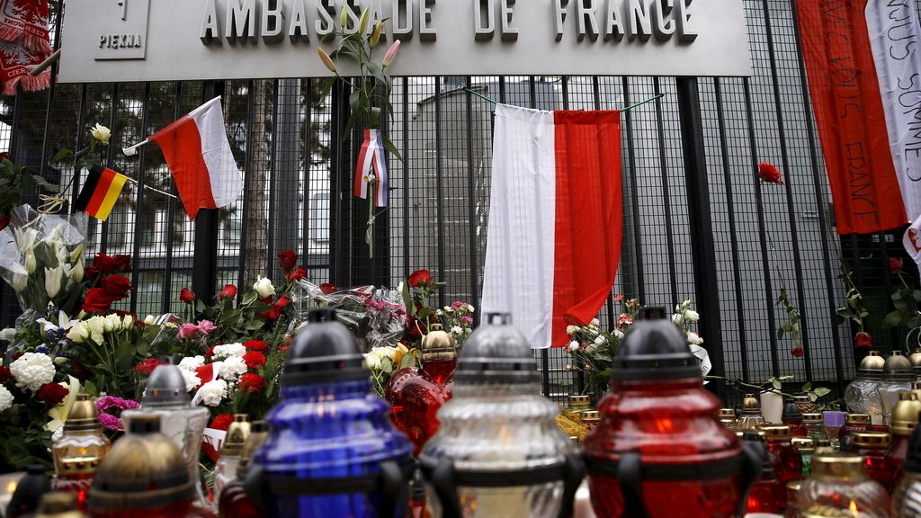 Polonia rinde homenaje a los fallecidos en los atentados