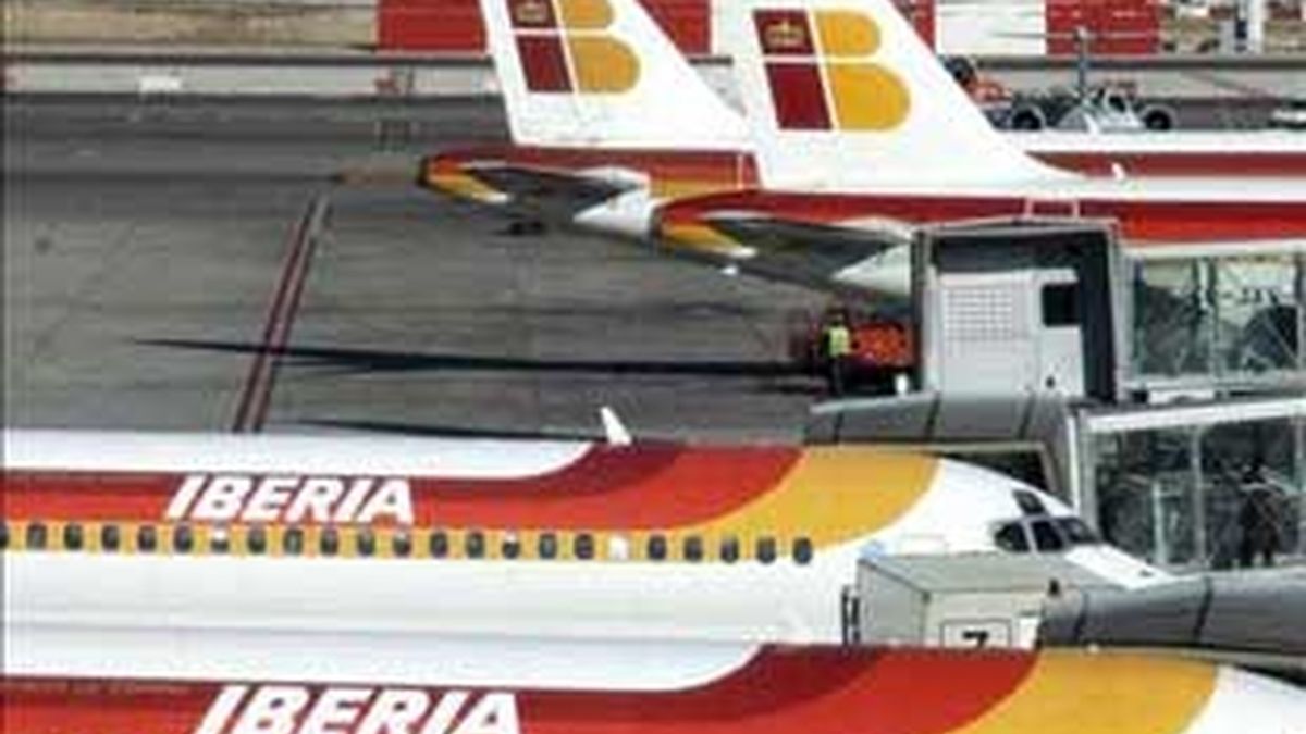 Imagen de archivo de aviones de la compañía Iberia. Foto. EFE.