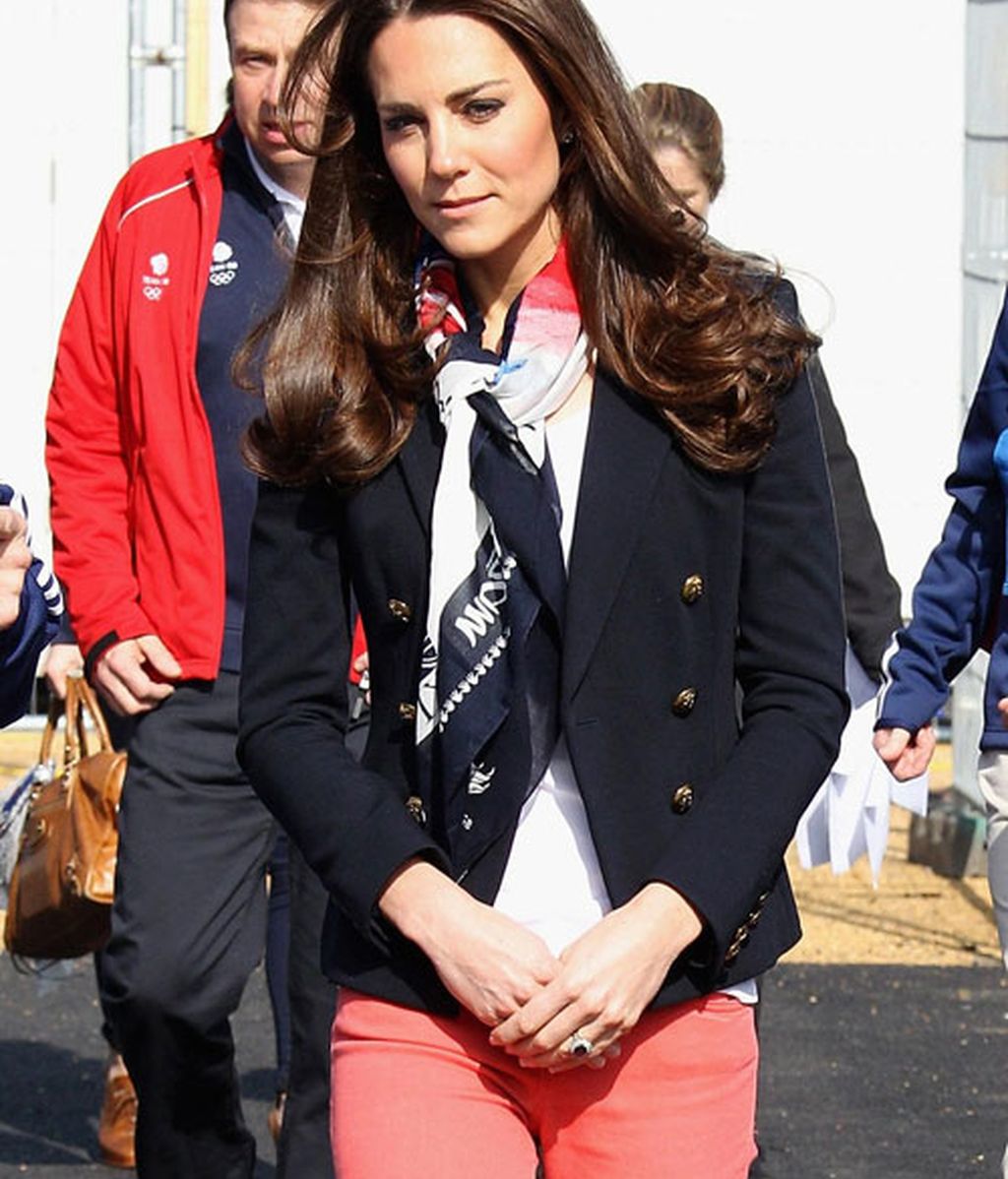 Sí al vaquero remangado con zapato plano