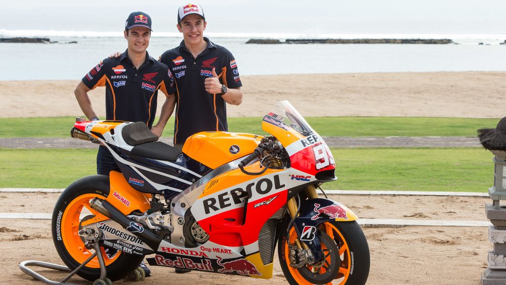 Márquez y Pedrosa presentan su nueva moto para 2015