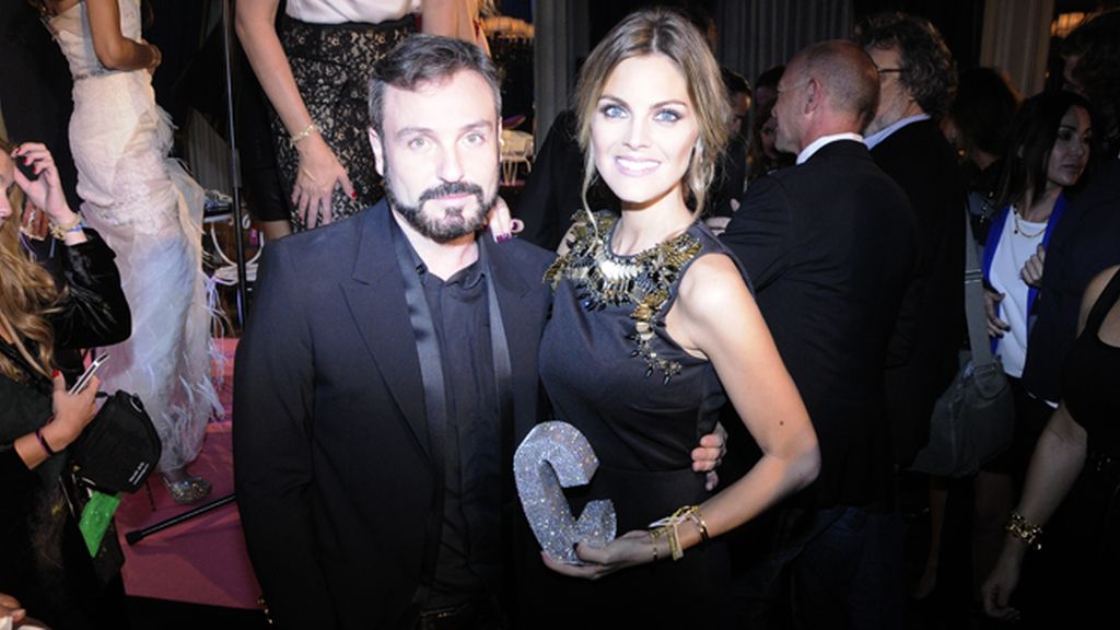 David Sánchez quiso felicitar a Amaia Salamanca por su premio Mujer Cosmopolitan