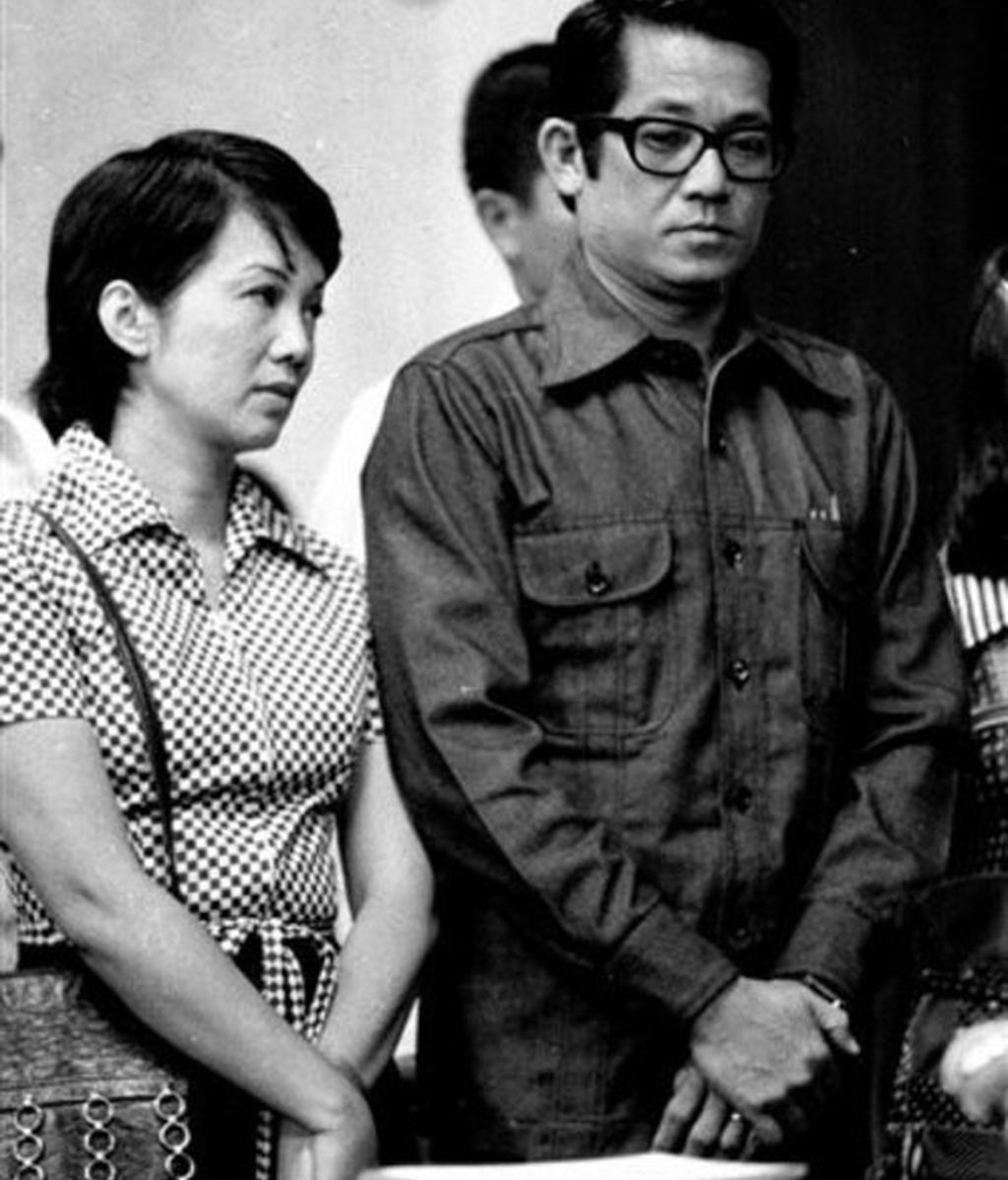 Aquino junto a su marido