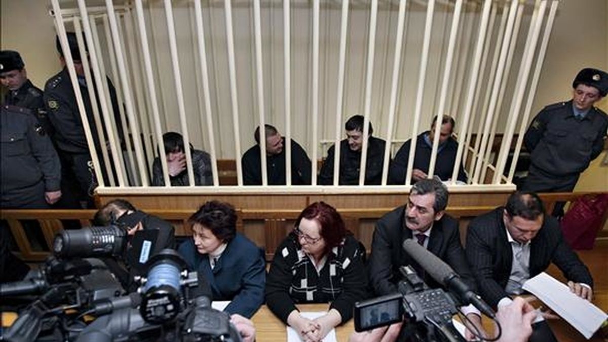 Vista general de la primera jornada del juicio por el asesinato de la periodista rusa Anna Politkóvskaya, que comenzó el 19 de noviembre en Moscú, Rusia. EFE/Archivo