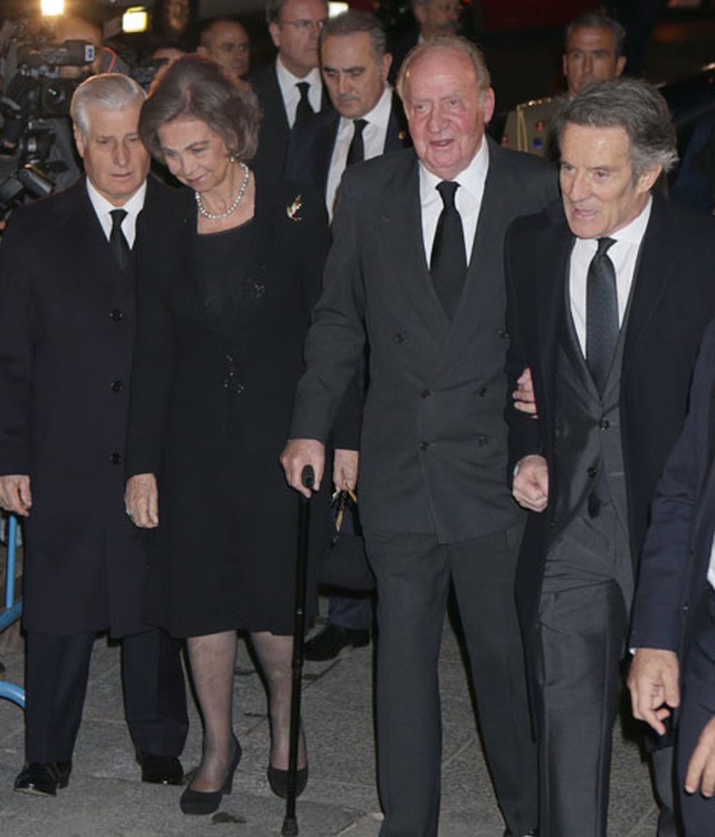 Don Juan Carlos y doña Sofía, muy cariñosos con la familia de la Duquesa