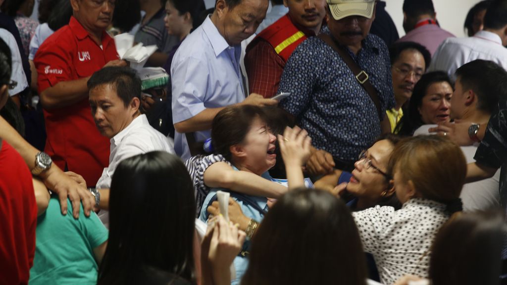 Los familiares de los pasajeros reciben la noticia
