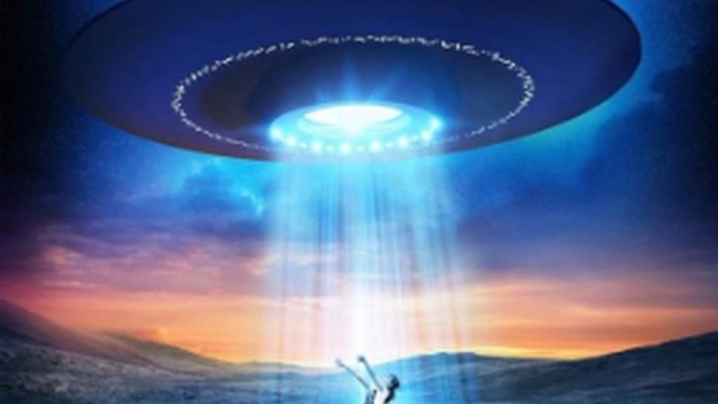 La actriz fue fotografiada mientras intentaba encestar la pelota