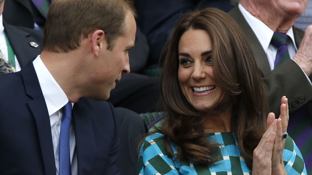 Los Duques de Cambridge, distendidos y muy implicados en el partido