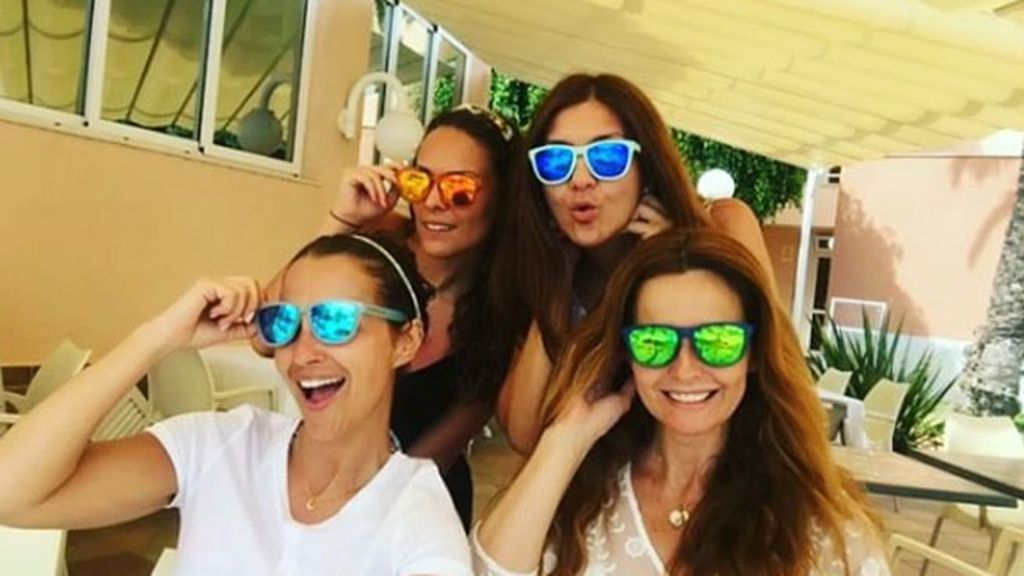 Ha posado junto al mar, en la piscina y practicando el ‘tumboning’