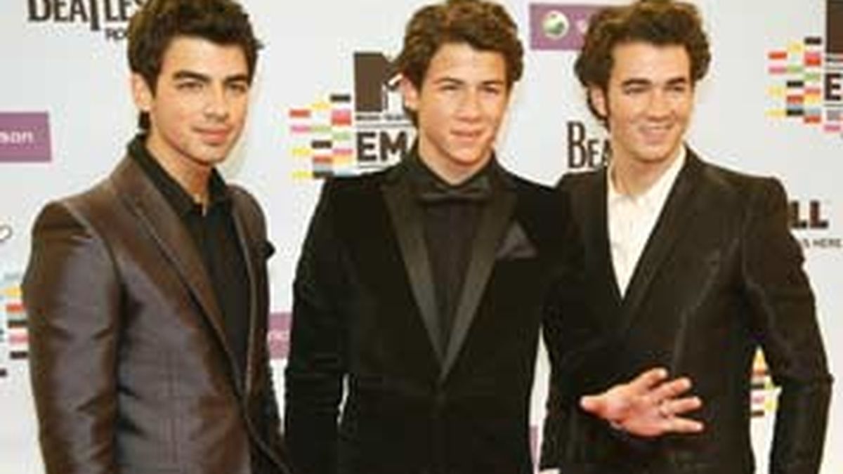 Los Jonas Brothers han arrasado en los dos conciertos que han dado en España. Vídeo: Informativos Telecinco.