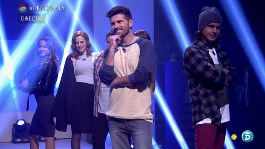 Los finalistas aplauden y piropean a los "modelos"